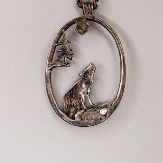 Wolf Howling at the Moon Necklace Pendant with 24 Inch Chain