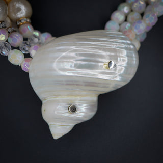 Elegant Ocean’s Majesty: Layered Shell necklace featuring faux pearls and shimmering accents for a stunning statement.
