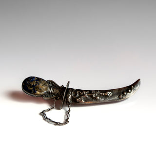 Vintage 925 sterling silver dagger-shaped ornamental pin with lapis lazuli cabochon and floral engravings