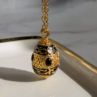 Joan Rivers Vintage Roman Numeral V Egg Pendant Necklace