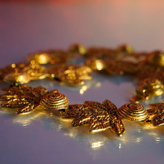 DAUPLAISE Signed Vintage 1980s-90s Extra Large Gold Tone Leaf Shaped Statement Collar Necklace