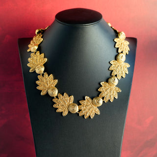 DAUPLAISE Signed Vintage 1980s-90s Extra Large Gold Tone Leaf Shaped Statement Collar Necklace