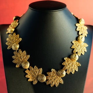 DAUPLAISE Signed Vintage 1980s-90s Extra Large Gold Tone Leaf Shaped Statement Collar Necklace