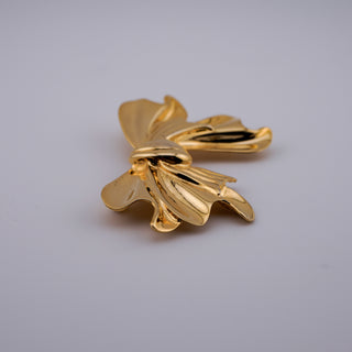 Vintage Sculpted Ribbon Bow Brooch in Goldtone Finish
