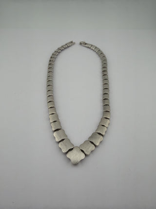 Reserved Grace vintage Monet silver-tone articulated link necklace with scalloped clover-inspired segments.