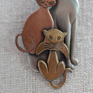 Elegant Cats Tri Color Metal Vintage Brooch MCM Cat Family Pin